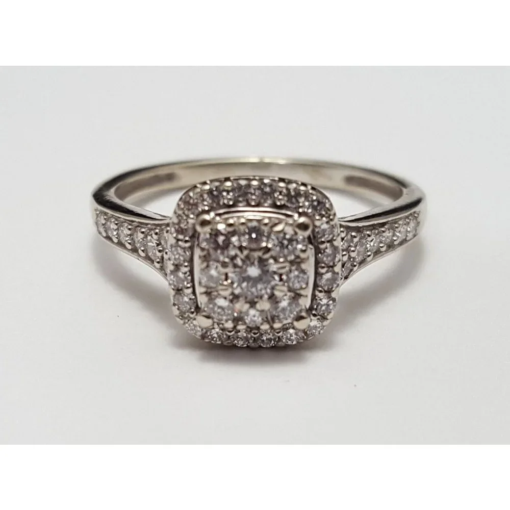 Beautiful 10K Karat Solid White Gold Designer Diamond Cluster Ring - Size 7
